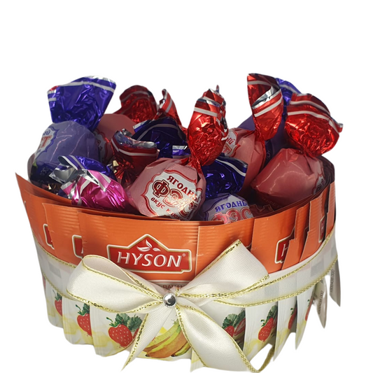 Gift Set of Hyson Strawberry & Banana Tea and Sweets, 350g