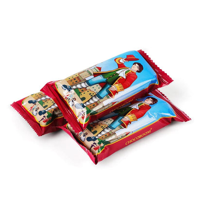 Three chocolate bars with Wafer Candies "Gulliver", Chocoboom packaging featuring characters on a white background